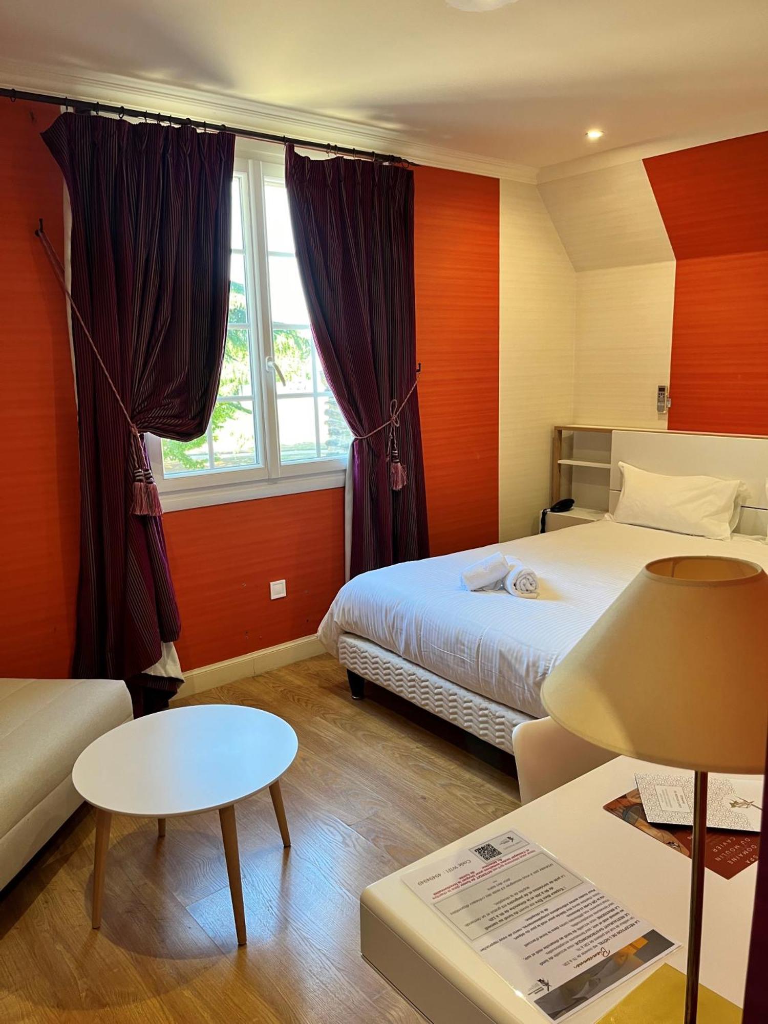 Logis Domaine Du Moulin Cavier Hotel Avrillé Quarto foto